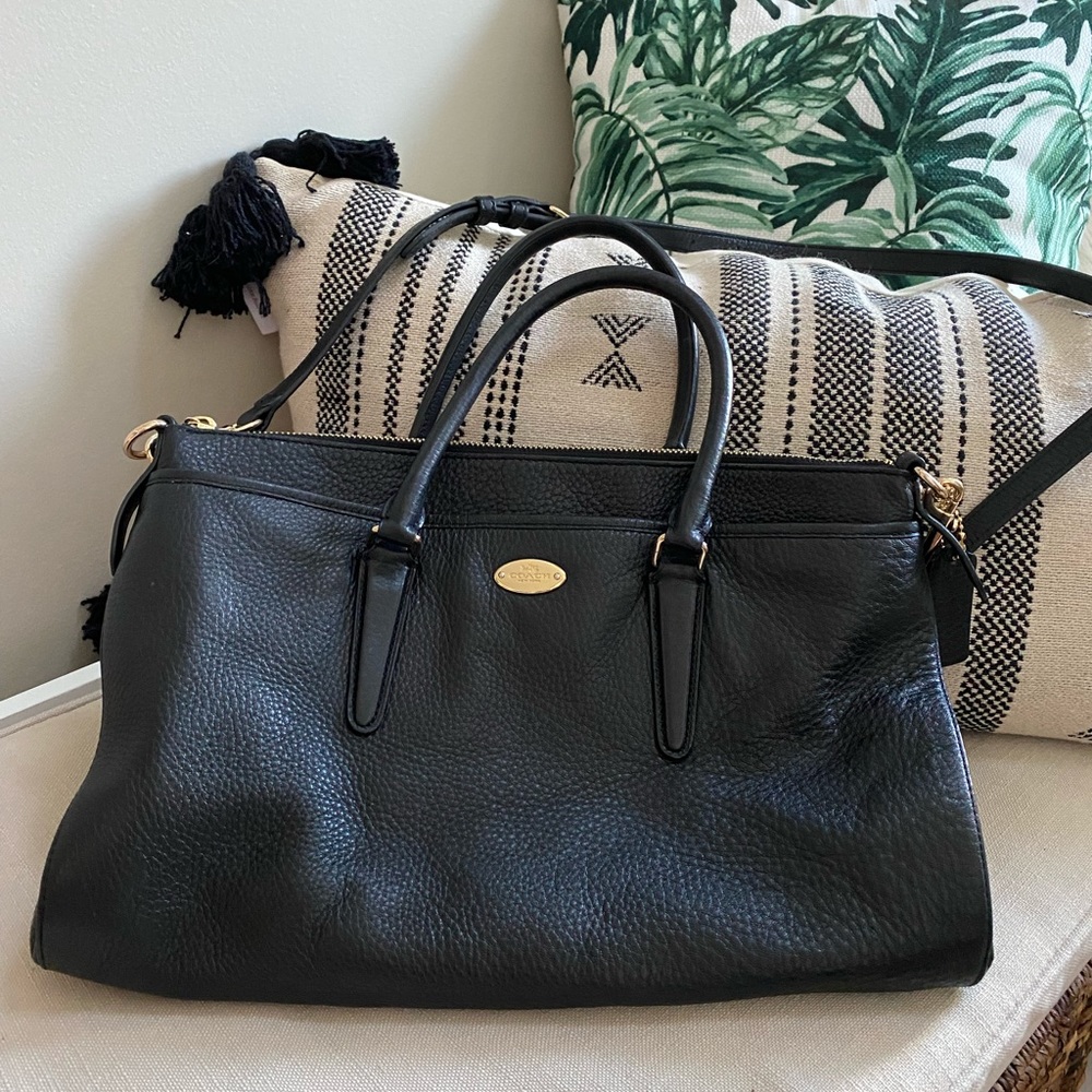 Black Leather Coach Bag 2 Outside Full Pockets. Inner Zip Compartment Great Cond